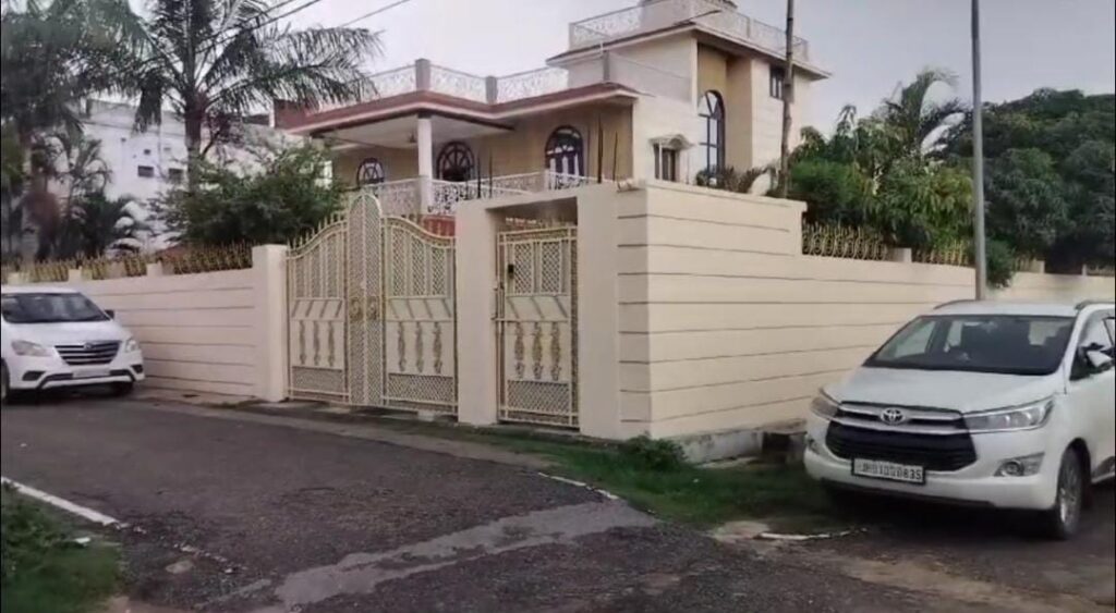 ED raid in Dhanbad: प्रमोद और अश्विन के यहां ईडी की छापामारी ED raid in Dhanbad