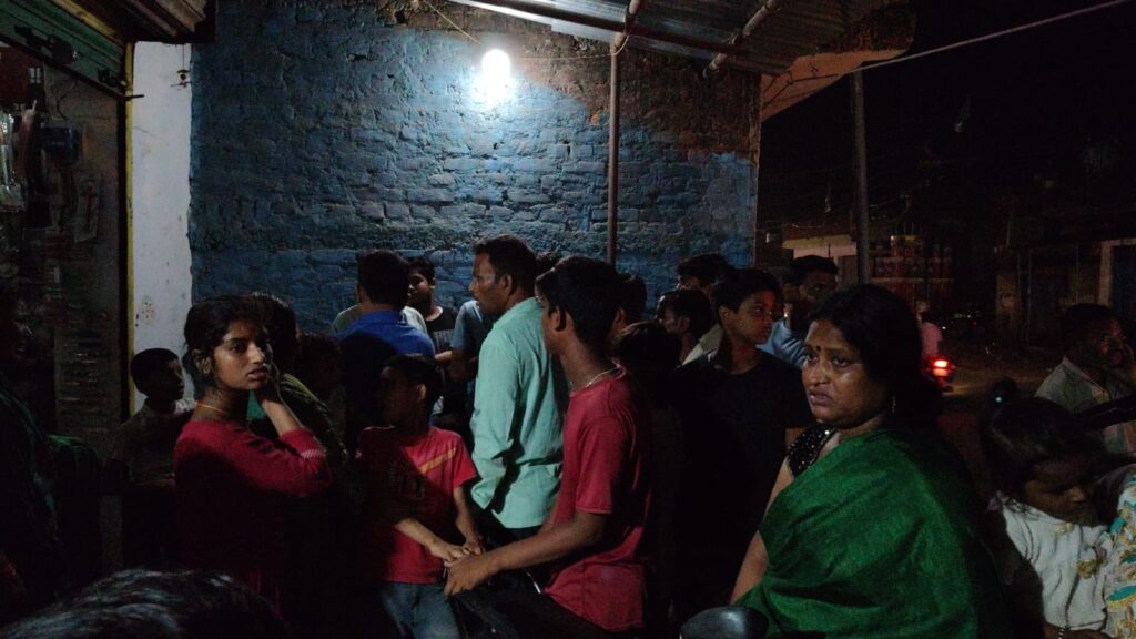 बाइक की डिक्की तोड़कर लाखों के जेवर लेकर उच्चके फरार