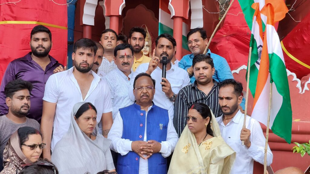 रामानुजगंज में निकाली गई तिरंगा रैली, कृषि मंत्री रामविचार नेताम हुए शामिल