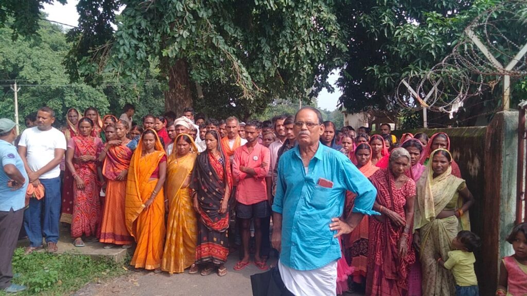 पलामू में पुलिस पिकेट हटाने के विरोध में ग्रामीणों का प्रदर्शन, जान देने की चेतावनी