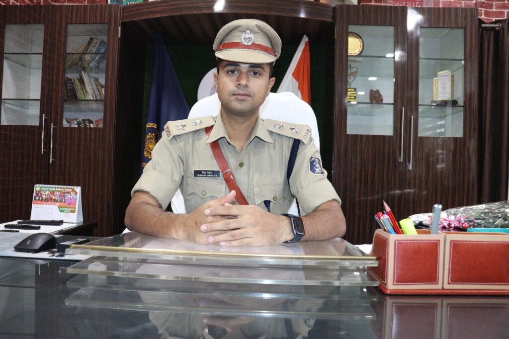 बलरामपुर पुलिस अधीक्षक वैभव बेंकर ने संभाला पदभार, कहा-अपराध नियंत्रण पहली प्राथमिकता