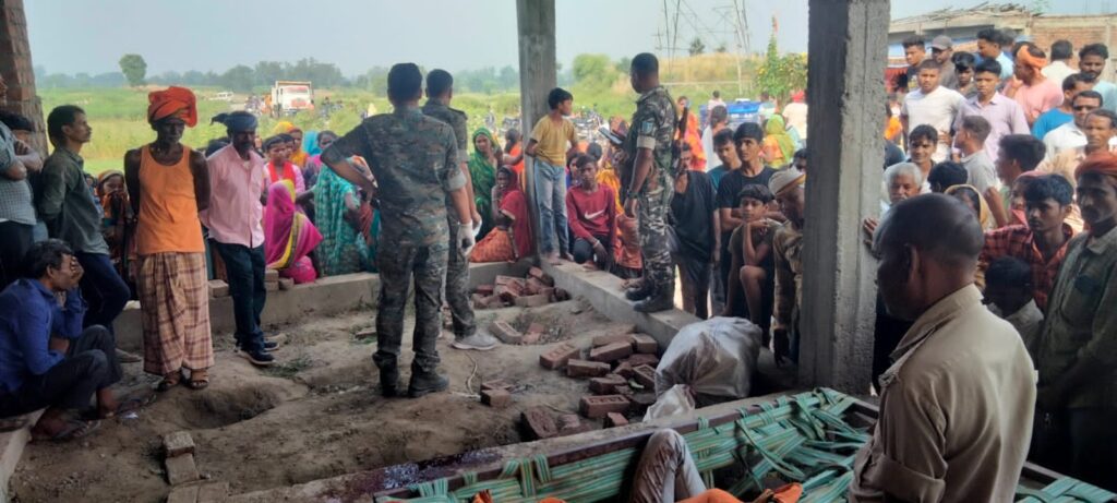 तेज धारदार हथियार से युवक की हत्या, 4 घंटे बाद उठा शव