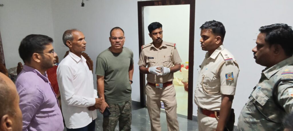 वन विभाग के कर्मी के घर में दिनदहाड़े घुसे डकैत, लाखों की संपत्ति लूटी