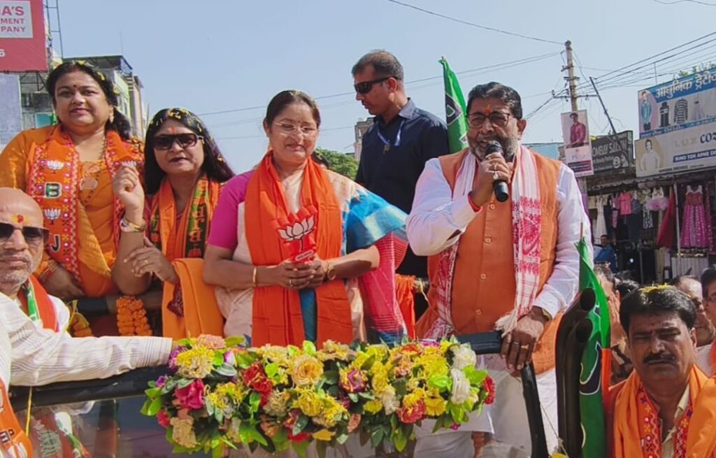 अन्नपूर्णा देवी ने गिरिडीह में भाजपा प्रत्याशी के समर्थन में किया रोड शो