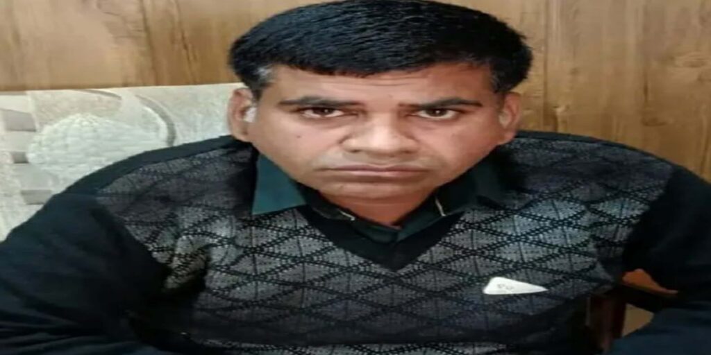 एंटी करप्शन ब्यूरो की टीम ने पटवारी को रिश्वत लेते रंगे हाथों पकड़ा