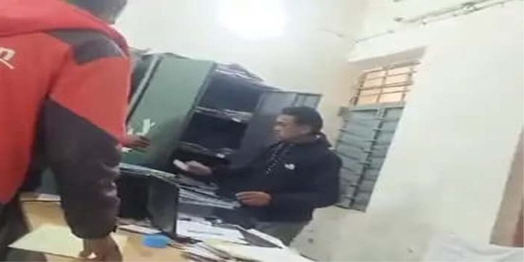 तहसीलदार के रीडर की घूस लेते वीडियो वायरल, जांच जारी