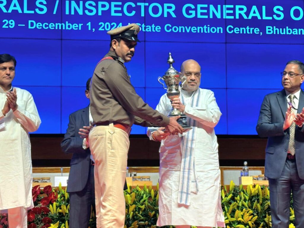 गृहमंत्री अमित शाह ने निमियाघाट के थाना प्रभारी को राष्ट्रीय अवार्ड से नवाजा