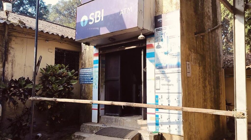 एसबीआई बैंक के एटीएम से लाखों की चोरी