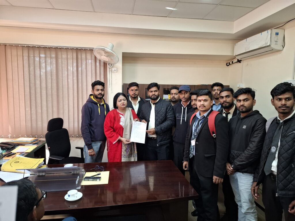 एबीवीपी ने छेड़खानी मामले को लेकर डॉ. श्यामा प्रसाद मुखर्जी विवि प्रशासन से की कार्रवाई की मांग