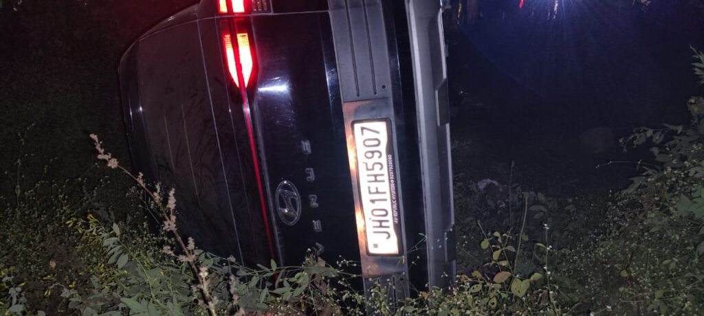 अनियंत्रित कार ने आग ताप रहे पांच लोगों को रौंदा, दो की मौत-तीन जख्मी