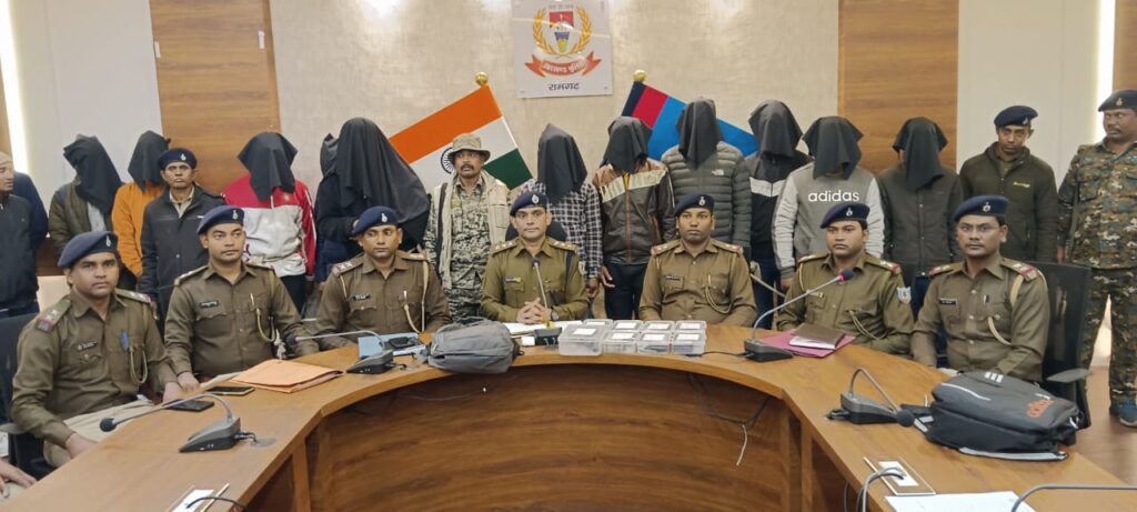 पांडेय और श्रीवास्तव गैंग पर हुई बड़ी कार्रवाई, 13 अपराधी गिरफ्तार