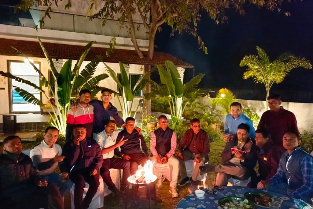 सात समंदर पार से खींच लाया दोस्तों का प्यार, सालों बाद जब मिले दोस्त तो छलक पड़े खुशी के आंसू