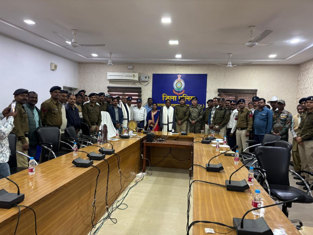 बलरामपुर में सेवानिवृत्ति पर दो एएसआई को दी गई विदाई