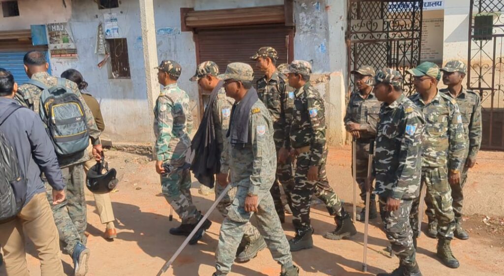 दो गुटाें के बीच झड़प में मामला दर्ज, पूरा इलाका पुलिस छावनी में तब्दील