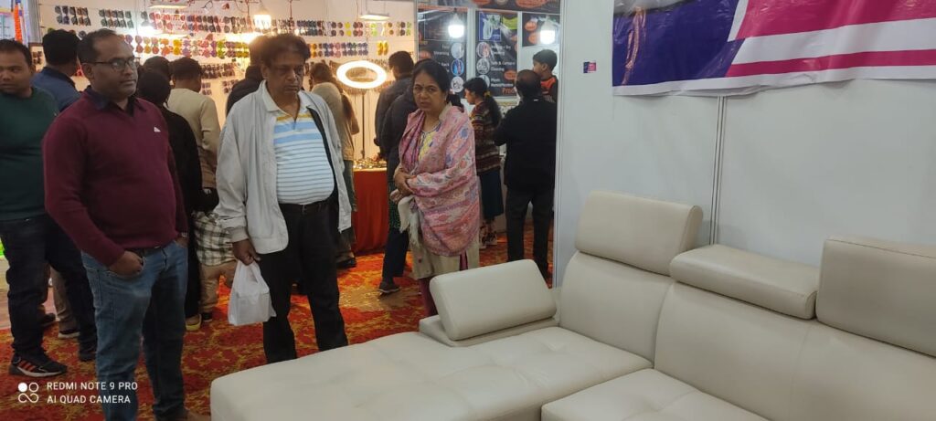 ट्रेड फेयर में फर्नीचर पर मिल रहा आकर्षक ऑफर