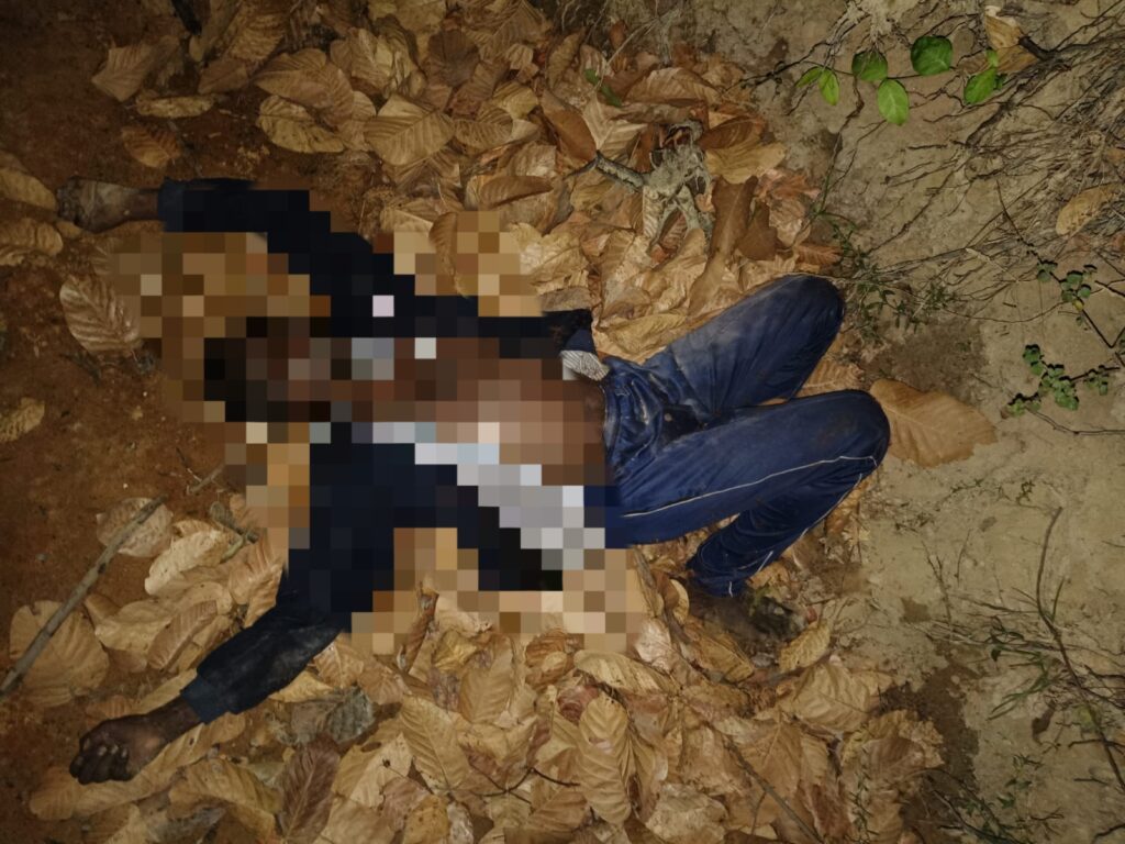 बलरामपुर : विक्षिप्त युवक का जंगल में पेड़ से लटका मिला शव, जांच में जुटी पुलिस