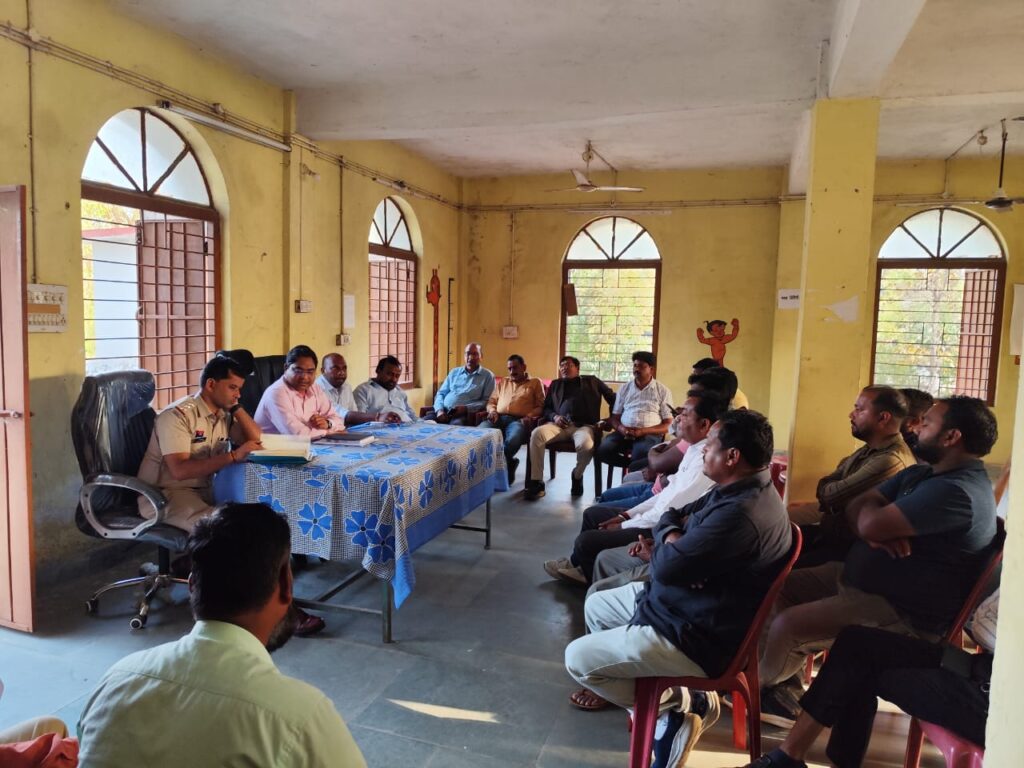 बलरामपुर: रामानुजगंज थाना परिसर में शांति समिति की बैठक आयोजित, शांतिपूर्ण तरीके से होली मनाने की अपील