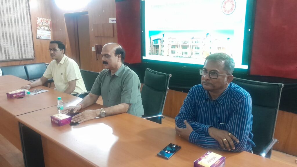 विद्यार्थियों की हितों की रक्षा के लिए है यूनिवर्सिटी : प्रोफेसर डाॅ दिनेश कुमार सिंह