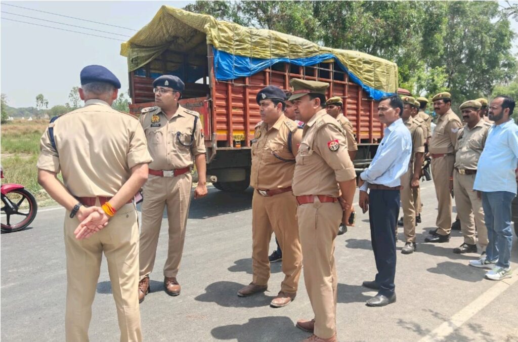 उत्तर प्रदेश में हुए सड़क हादसे में 16 लोगों की मौत, कई घायल