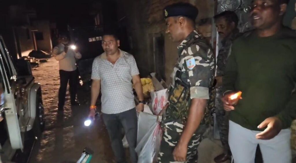 बाघमारा में एटीएस का छापा, मिनी गन फैक्ट्री चलाते छह धराए