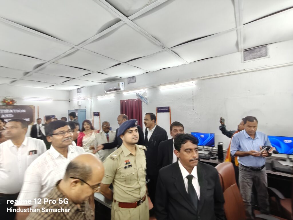 बलरामपुर : डिस्ट्रिक्ट एवं सेशन कोर्ट में डिजिटलीकरण की शुरुआत, डीजे ने कहा, अब मोबाइल से लाेग रिकॉर्ड्स की ले सकेंगे जानकारी
