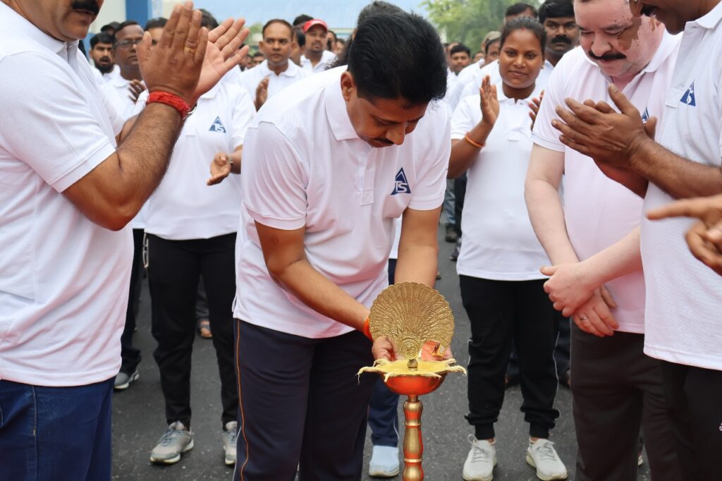 त्रिवेणी सैनिक ने मनाया अंतर्राष्ट्रीय योग दिवस, योग करें, निरोग रहें का दिया संदेश