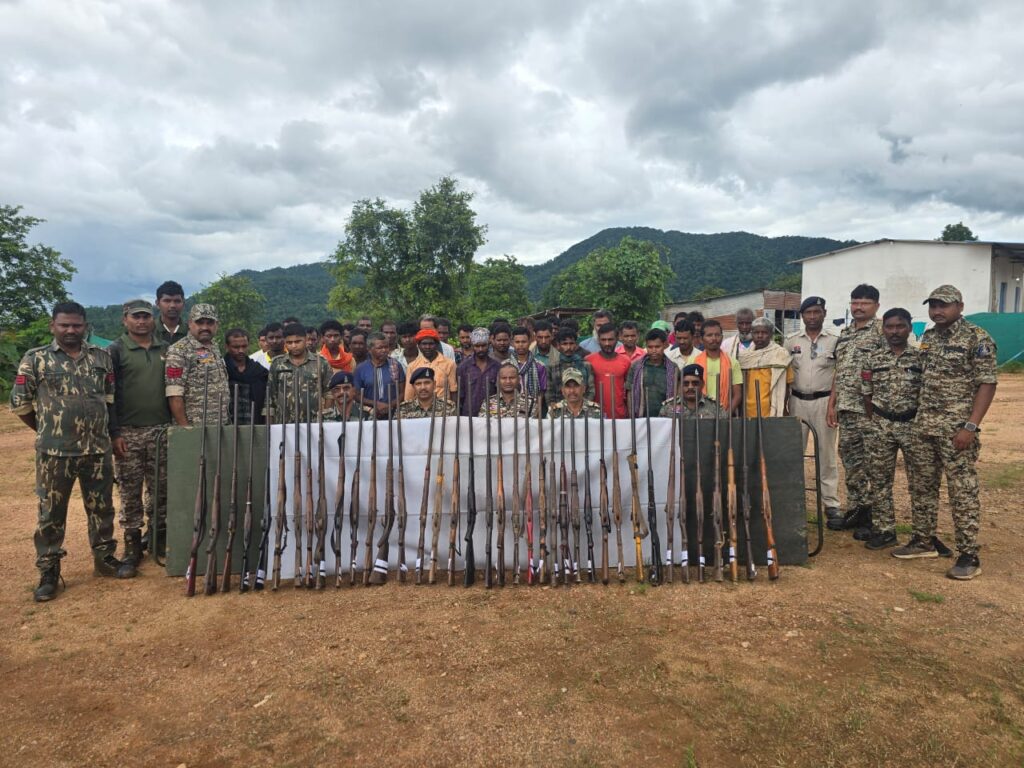 छत्तीसगढ़ के बलरामपुर जिले में 37 भरमार बंदूक बरामद, आरोपितों से पूछताछ जारी