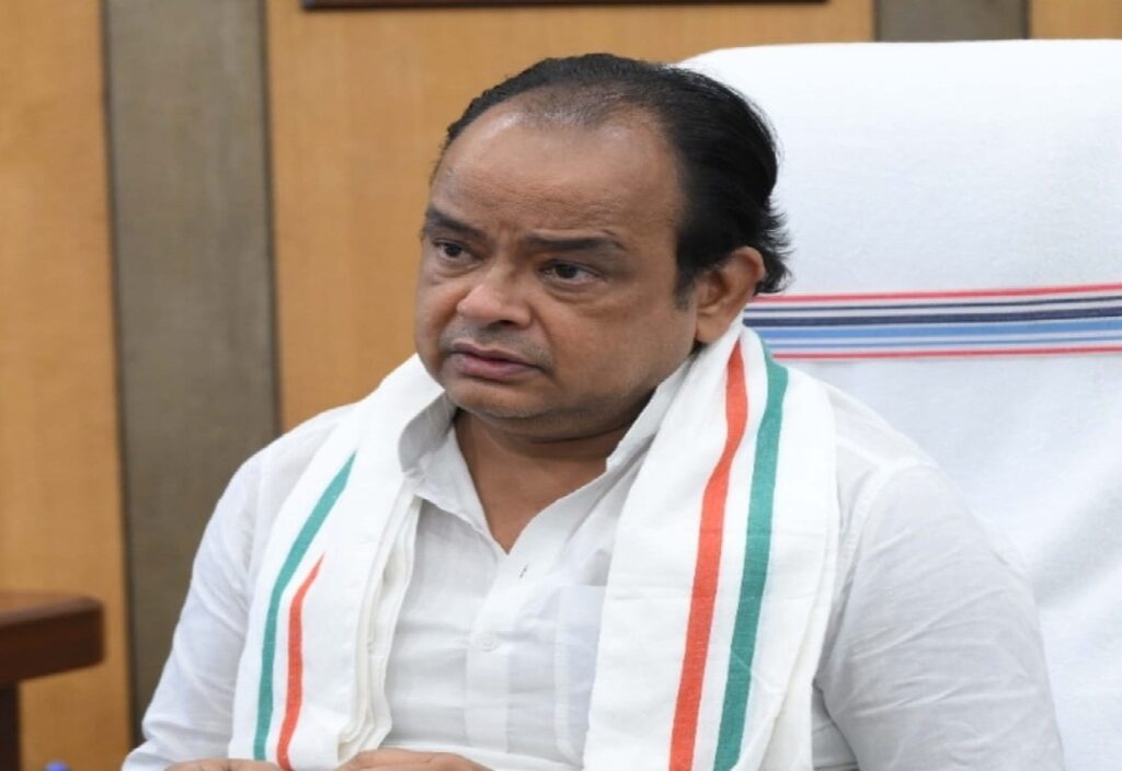 झारखंड के स्वास्थ्य मंत्री दिल्ली रवाना,शिक्षा मंत्री रामदास सोरेन के इलाज पर है कड़ी नजर