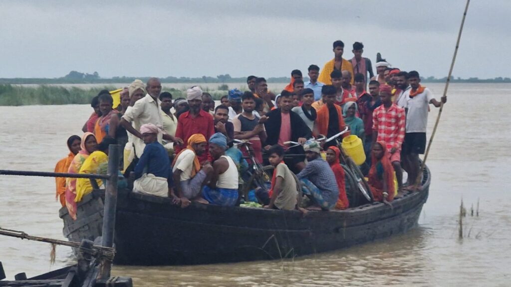 झारखंड के साहिबगंज में नाव पलटने से एक व्यक्ति की मौत, तीन लोग लापता