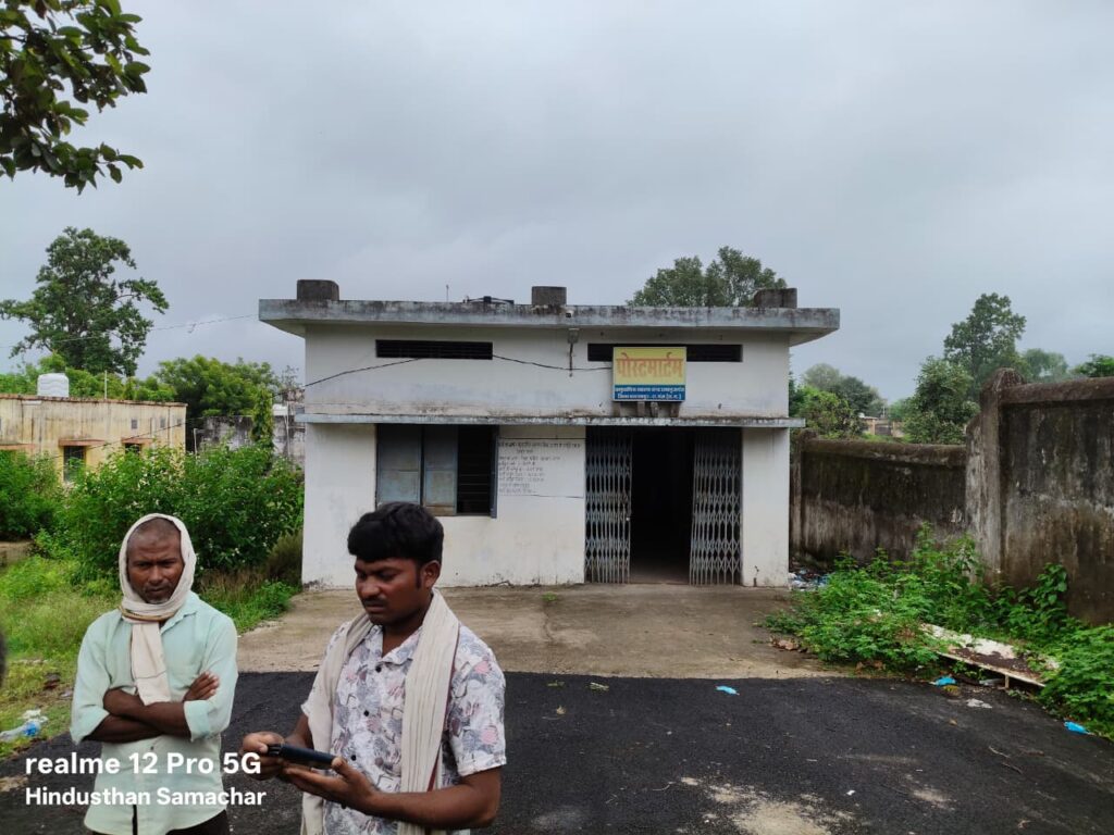 युवक का घर में लटका मिला शव, जांच में जुटी पुलिस