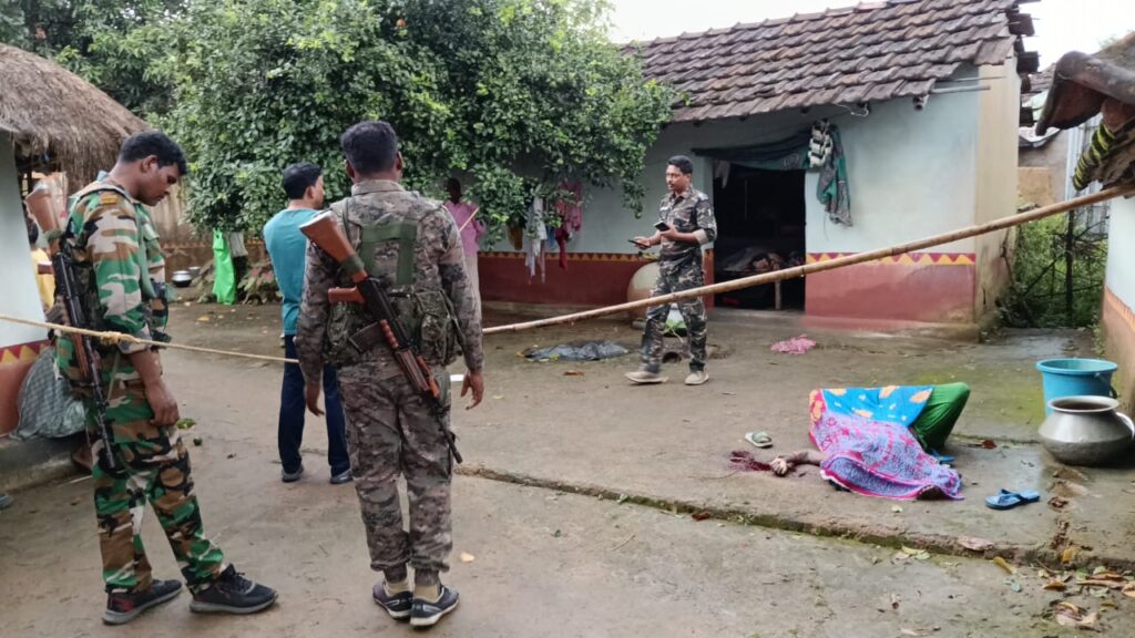 दुमका में बुजुर्ग दंपति की हत्या, दो घायल