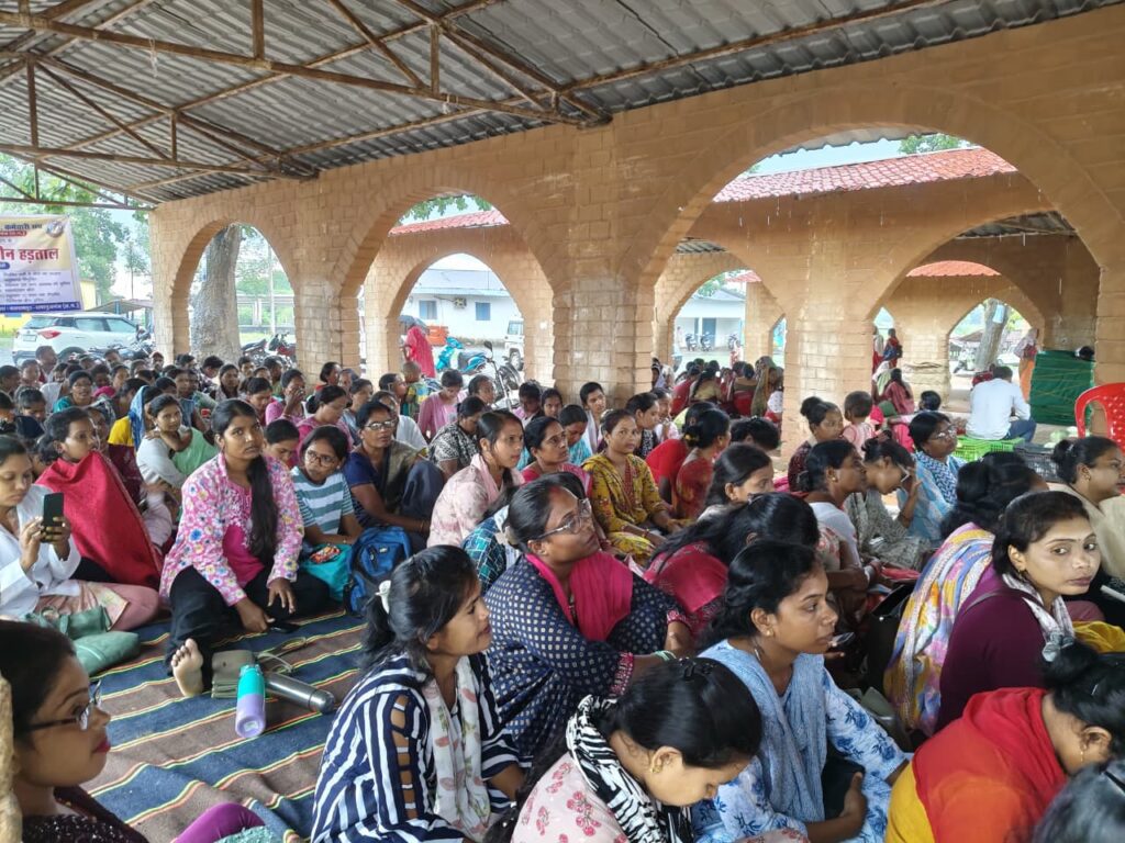 NHM employees on strike : दस सूत्री मांगों को लेकर 15 दिनों से हड़ताल पर एनएचएम के कर्मचारी NHM employees on strike