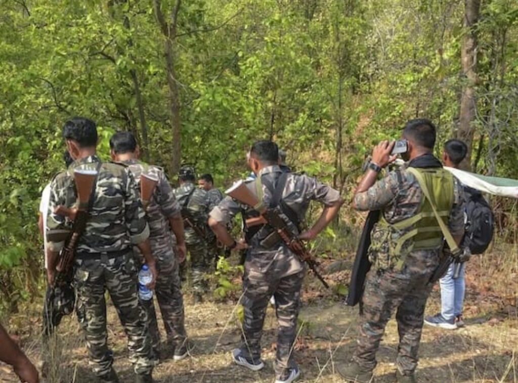 झारखंड : मुठभेड़ में 10 लाख का इनामी नक्सली ढेर