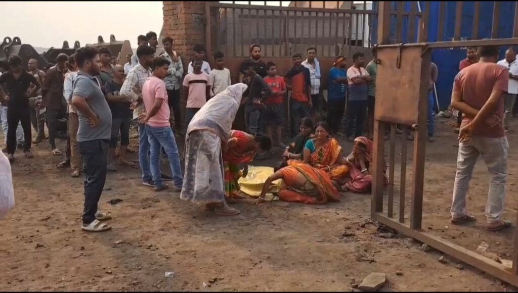 छठ पर्व के बीच धनबाद में बड़ा हादसा, भूस्खलन में एक की मौत, दो घायल