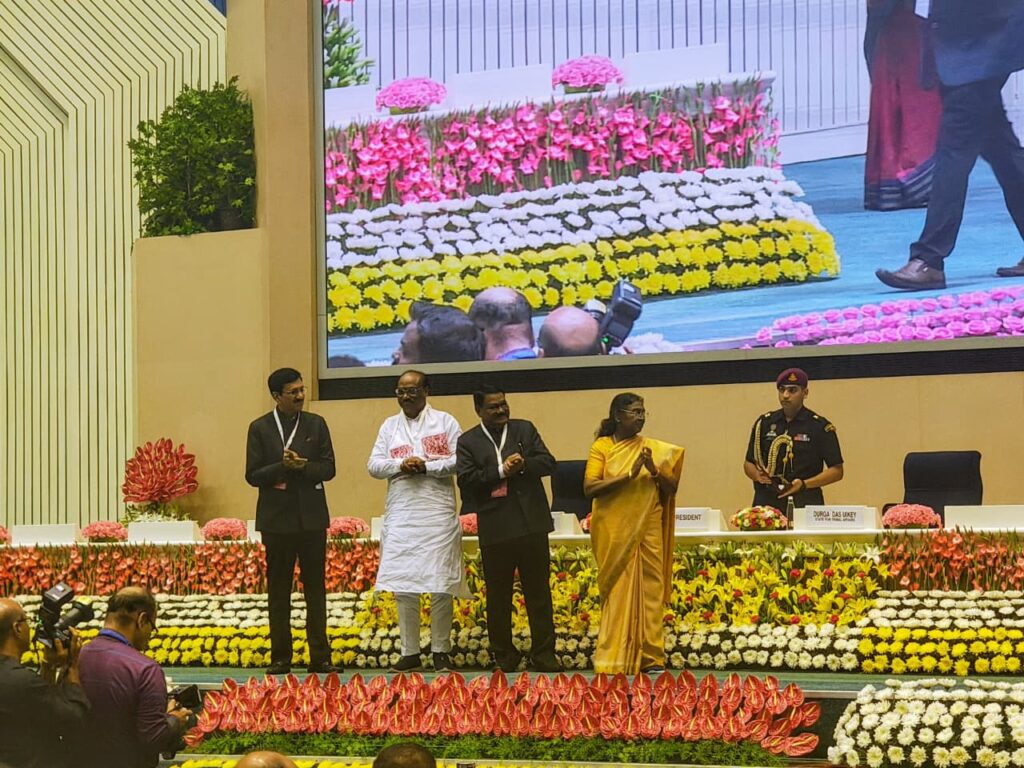 गर्व और गौरव के पल : नई दिल्ली में हजारीबाग जिला को धरती आबा जनभागीदारी अभियान में सम्मान
