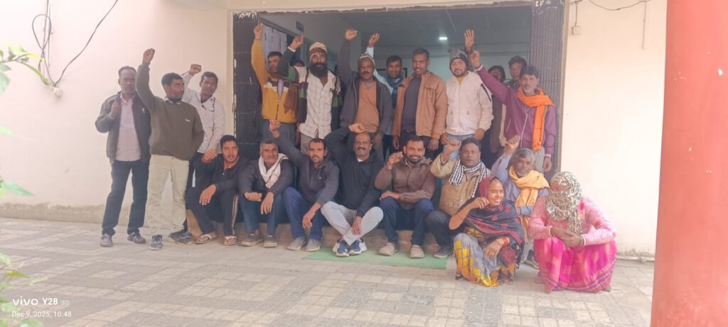 मेदिनीनगर नगर निगम कर्मियों का पांच सूत्री मांगों को लेकर भूख हड़ताल, कामकाज ठप