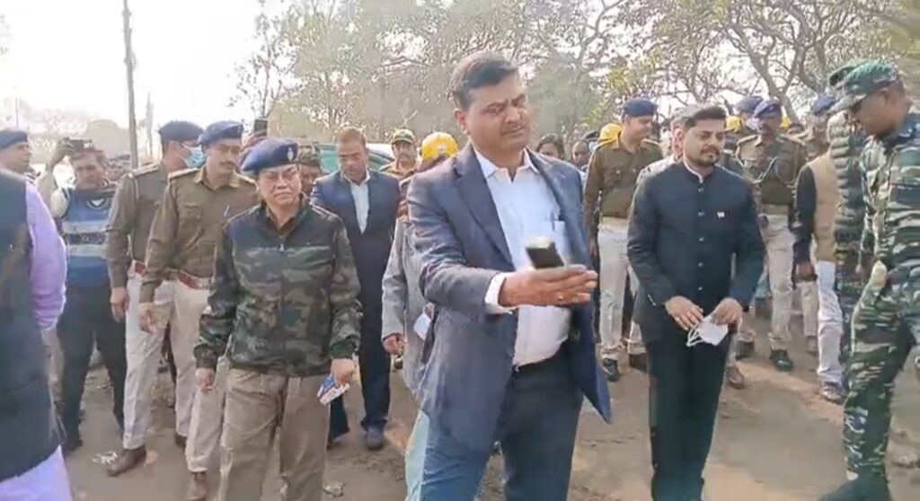 केंदुआडीह गैस रिसाव मामले में उच्चस्तरीय निरीक्षण, मुख्य सचिव, प्रभारी डीजीपी और बीसीसीएल सीएमडी ने क्षेत्र की किया दौरा