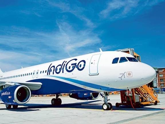 इंडिगो उड़ान सेवाओं में बाधा के बीच यात्रियों की सुविधा के लिए रेलवे की विशेष व्यवस्था, 37 ट्रेनों में 116 अतिरिक्त कोच जोड़े