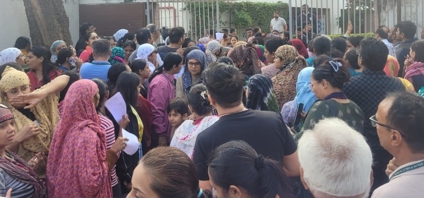 अहमदाबाद में स्कूलों को उड़ाने की धमकी से हड़कंप, 15 शिक्षण संस्थान निशाने पर, बच्चों की सुरक्षा को लेकर शहर अलर्ट मोड में