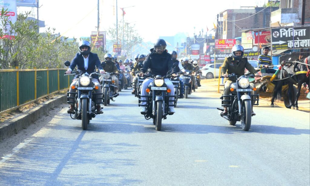 सुरक्षित सफर का संदेश लेकर सड़कों पर उतरे कलेक्टर-एसपी, निकाली जागरूकता बाइक रैली