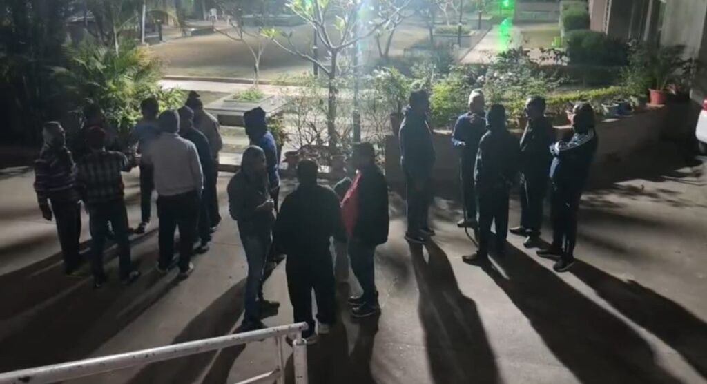 रामगढ़ में पंचवटी अपार्टमेंट के तीन फ्लैटों का ताला तोड़कर लाखों की चोरी, पुलिस जांच में जुटी