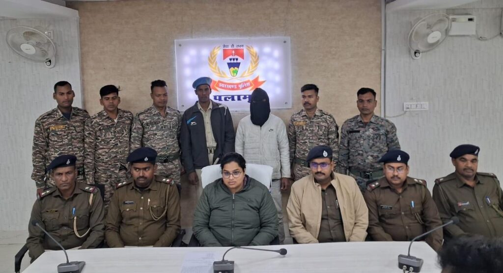 पलामू में कुख्यात गैंगस्टर प्रिंस खान का तीसरा गुर्गा गिरफ्तार, कुवैत से मिले थे फायरिंग के निर्देश