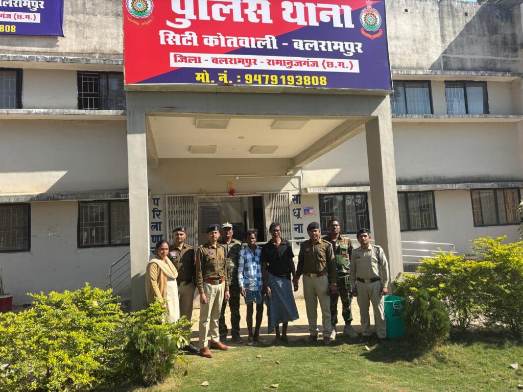 पत्नी की हत्या कर शव को पेड़ पर लटकाया: चरित्र शंका में पति बना कातिल, साथी समेत गिरफ्तार