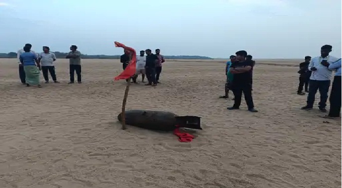 स्वर्णरेखा घाट पर जिंदा बम से खतरा: तकनीकी टीम का इंतजार, लापरवाही से बढ़ रहा जोखिम