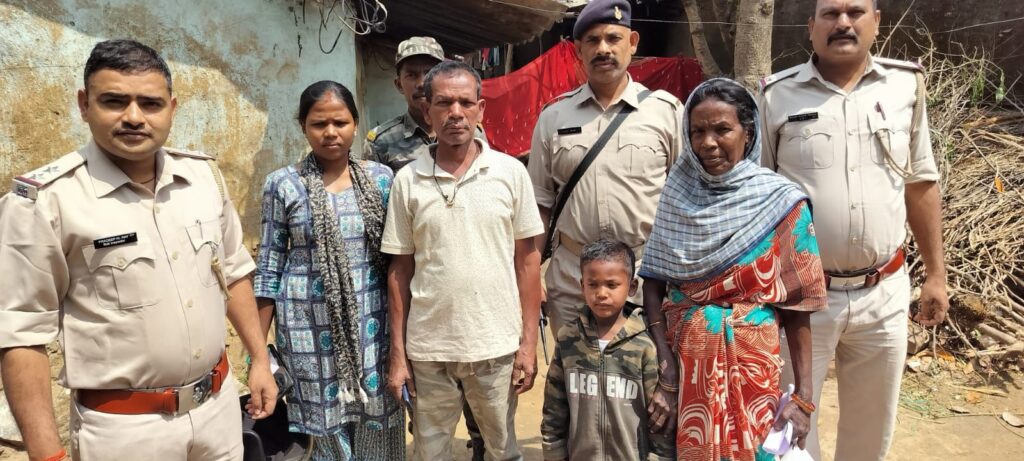 सरहुल शोभायात्रा के दौरान बिछड़ा बच्चा रांची पुलिस की तत्परता से सुरक्षित परिजनों से मिला