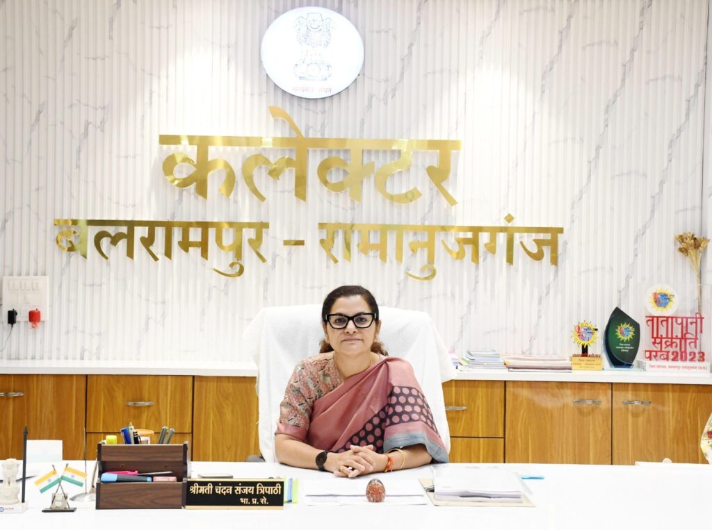 बलरामपुर को मिली पहली महिला कलेक्टर : चंदन त्रिपाठी ने संभाला पदभार