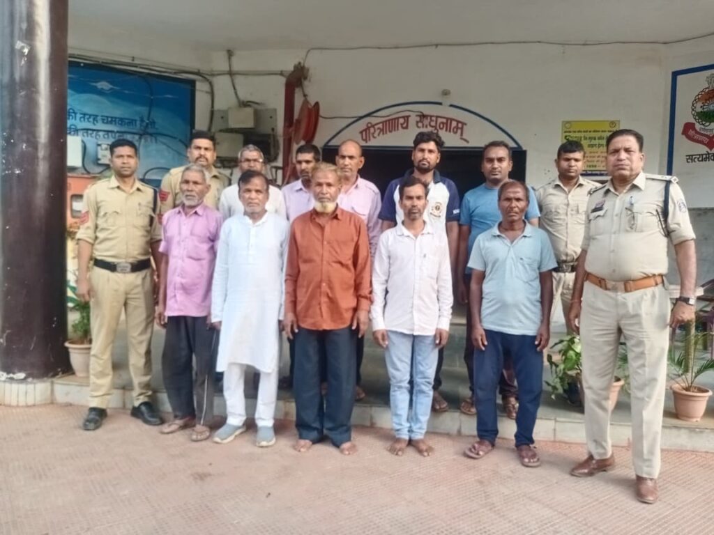 तहसील कार्यालय में मारपीट और हंगामे पर बड़ी कार्रवाई : वाड्रफनगर पुलिस ने 10 आरोपियों को भेजा जेल