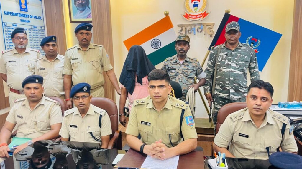 रजरप्पा ज्वेलर्स लूटकांड का पर्दाफाश, पूरे गिरोह की गिरफ्तारी के साथ 765 ग्राम सोना और हथियार बरामद