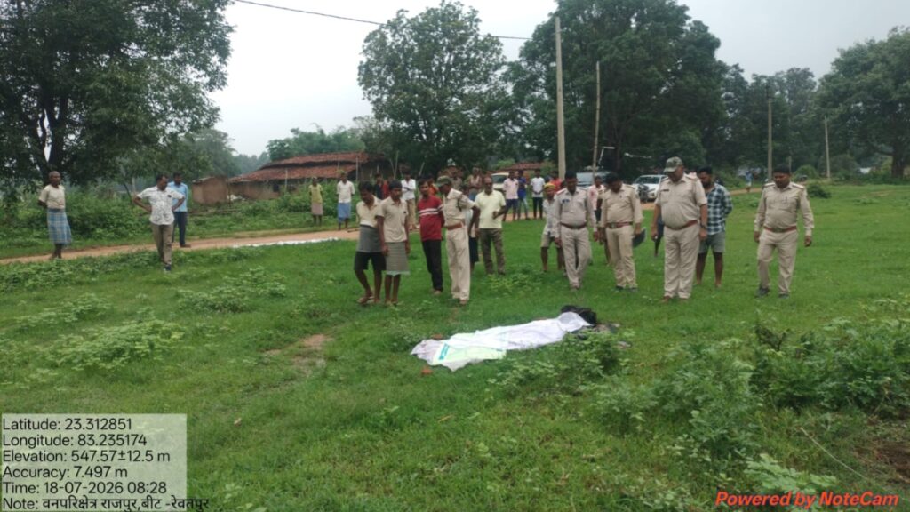 महुआ शराब की गंध से बस्ती में पहुंचा हाथी, बुजुर्ग की जान गई; वन विभाग ने दी तत्काल सहायता राशि