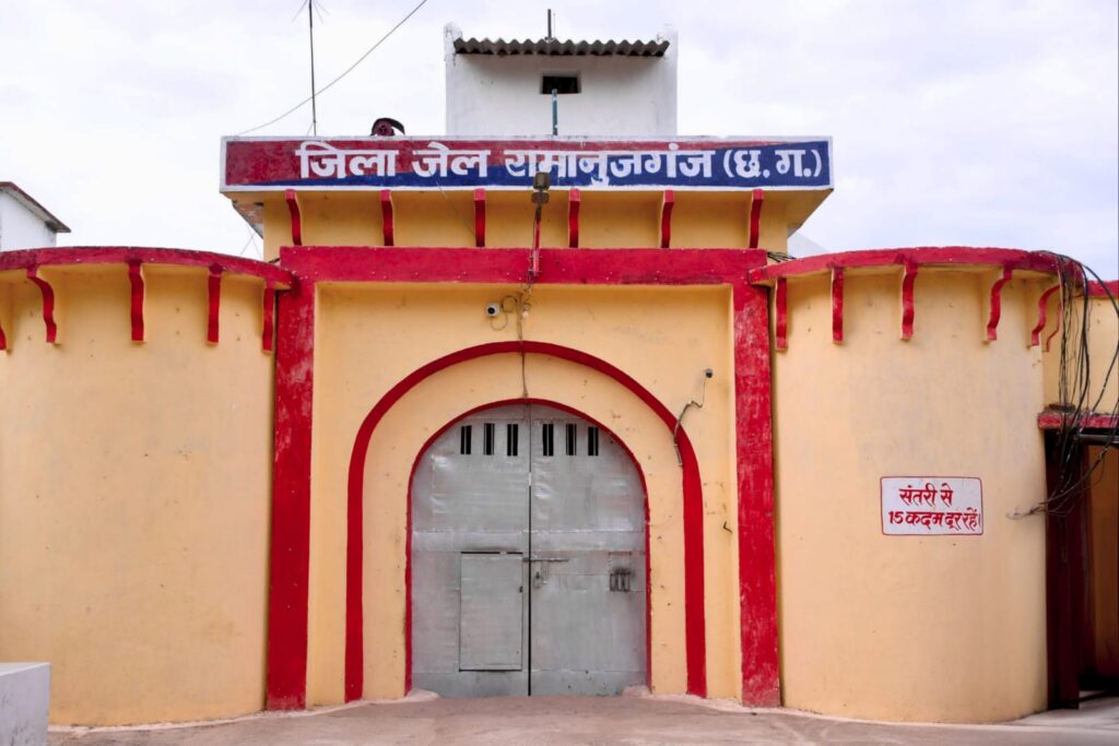 एक्शन मोड में कलेक्टर: जिला जेल पहुंचकर व्यवस्थाओं का लिया जायजा, कैदियों से कहा- जेल को नई शुरुआत का अवसर बनाएं
